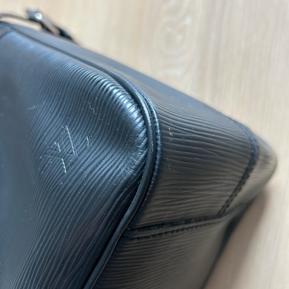 Louis Vuitton Black Epi Leather Passy GM - Picture 8 of 16